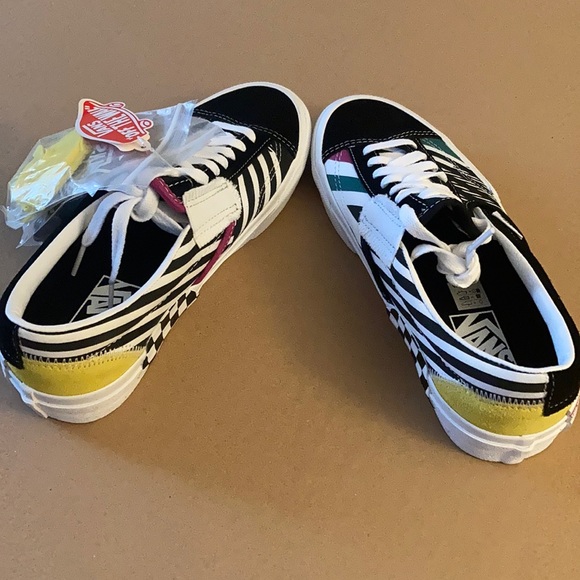 Vans - Picture 6 of 15